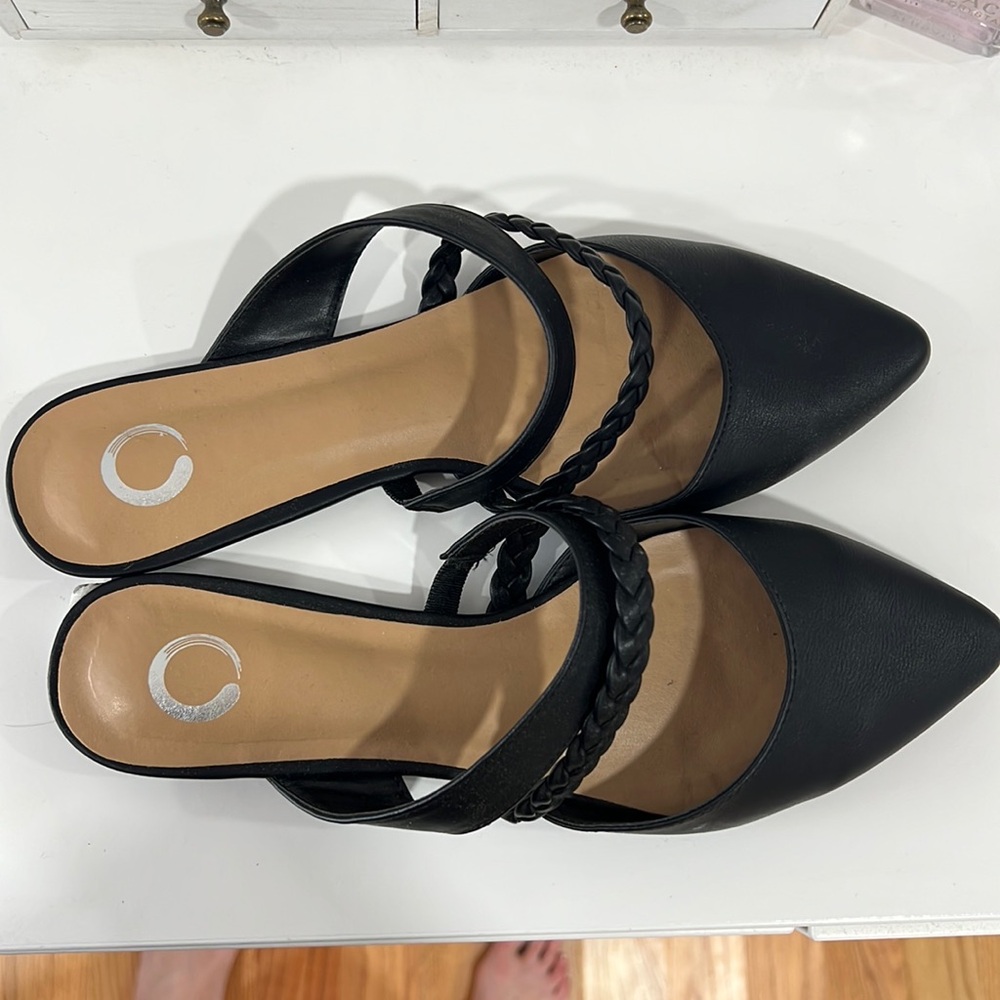 Black pointed mules